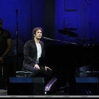 Josh Groban performs at the Bank Atlantic Center | Picture 111499